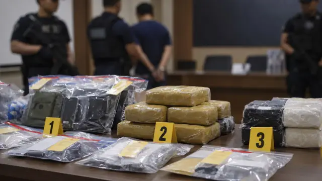 Polisi Sita Ekstasi dan Puluhan Ribu Pil Dobel L dalam Pengungkapan di Surabaya